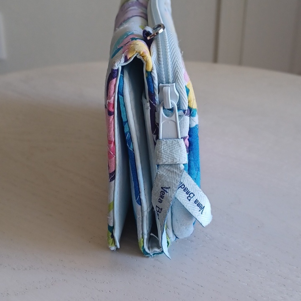 Vera Bradley RFID Wallet In The Marion Floral Pattern - Picture 5 of 17